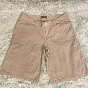 Mens Dockers Short | Size 10 | Colour Cream